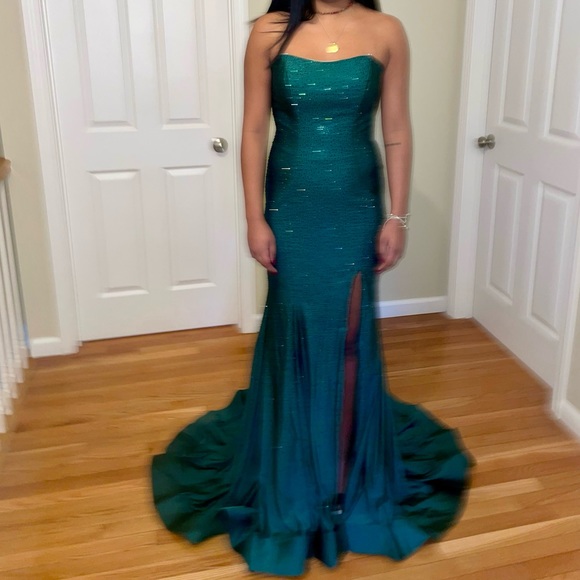 Sherri Hill dress size 4 never worn - Picture 3 of 10